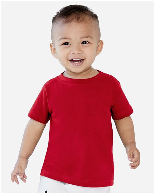 smiling baby model wearing rabbit skins infant jersey tee in red