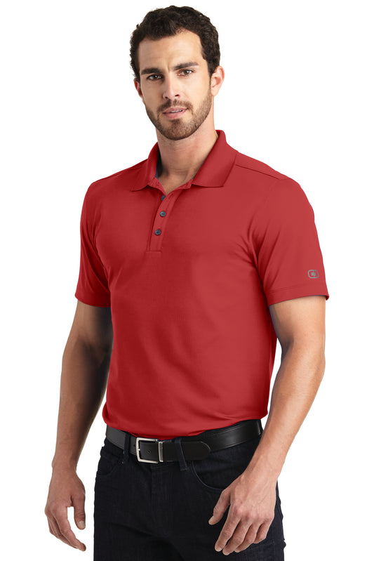 model wearing ogio metro polo in ripped red