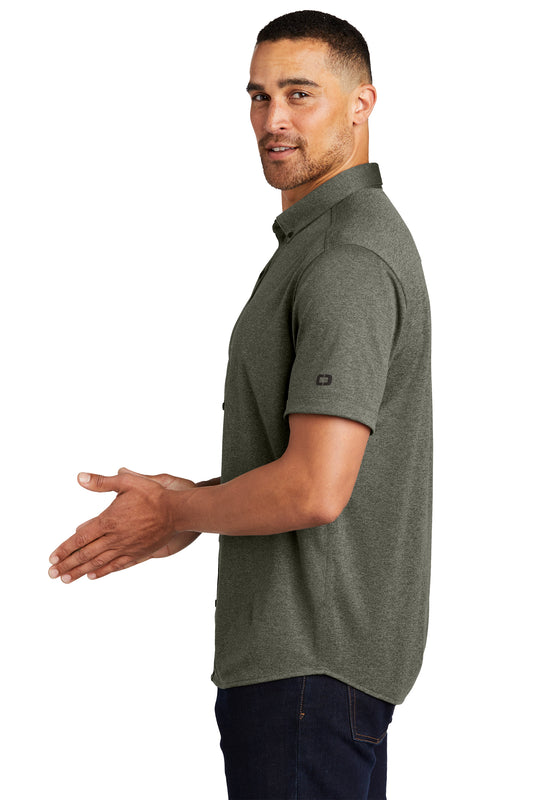model wearing ogio gravitate full-button polo in drive green heather